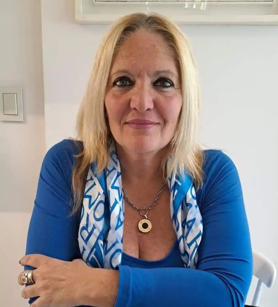 Adela Narowlansky (Directora y profesora en apoyo escolar)