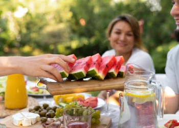 Cómo cuidar los alimentos y la hidratación de las infancias en días de calor