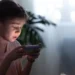 Nomofobia en las infancias: qué es la ansiedad por estar sin el celular y cómo acompañar