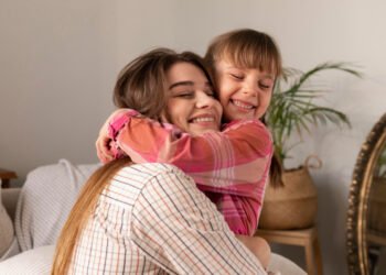 Familia, tía, sobrina (FreePick).