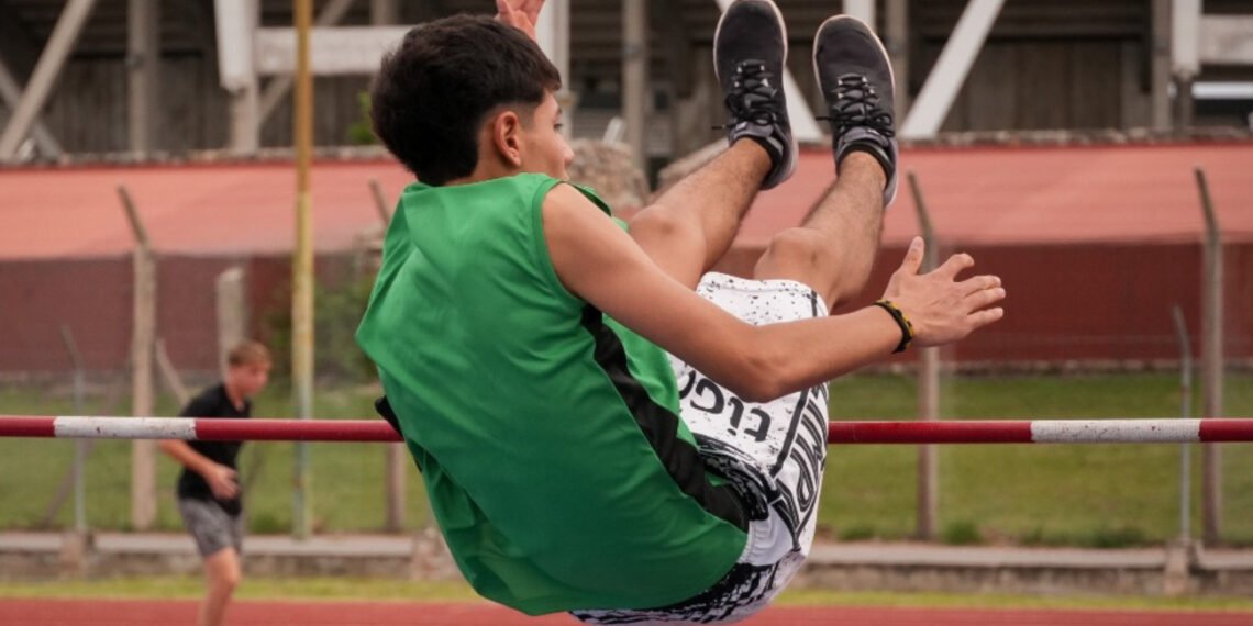 Adolescente practicando deporte (Gobierno de Córdoba).