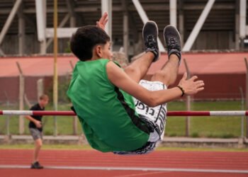 Adolescente practicando deporte (Gobierno de Córdoba).