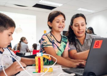 Niños y niñas podrán crear sus propios robots en los Clubes de Robótica LEGO en Córdoba