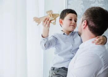 Criar varones para una sociedad más igualitaria: qué pueden hacer las familias para prevenir la violencia de género desde la infancia