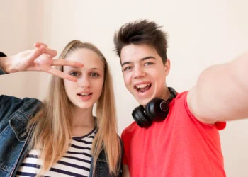 Uno de cada cuatro adolescentes argentinos participó en retos virales: qué hay detrás de este fenómeno y cómo pueden actuar las familias