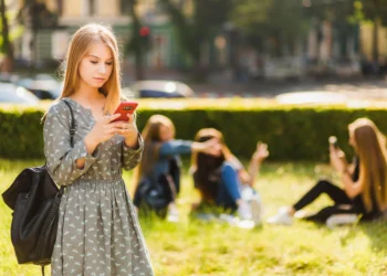 Reino Unido prohibirá las redes sociales para menores de 16 años: qué cambia y por qué tomó esta decisión