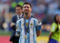 Lionel Messi llora tras recibir la medalla por el segundo puesto en el Mundial 2026.