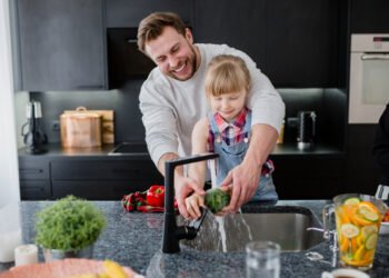 Es fundamental lavar bien las verduras antes de consumirlas.