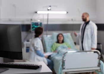 Consulta médica. Atención en un hospital o clínica (DC Studio/Magnific).