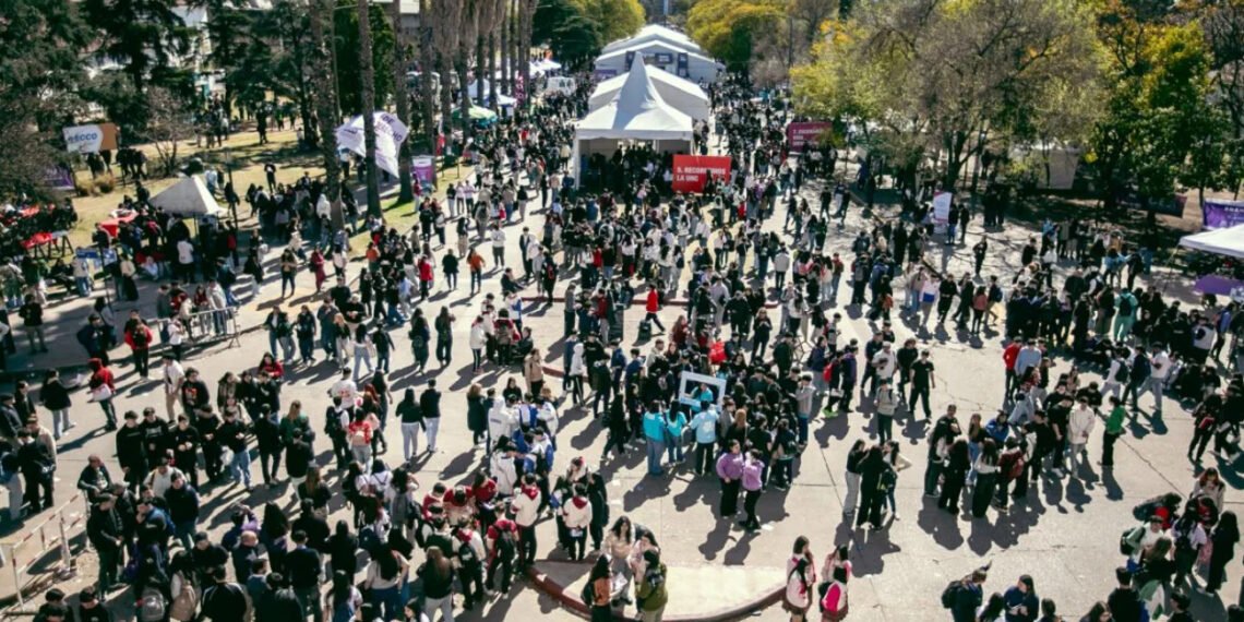 Se viene la muestra de carreras de la UNC para ingresantes en 2027.