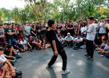 “Farmear aura”: qué ven dos psicólogas detrás del fenómeno que convoca a adolescentes y jóvenes