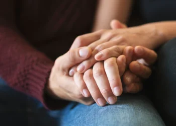 Prevención del suicidio adolescente: hablar, escuchar y pedir ayuda puede hacer la diferencia