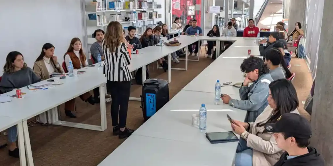 Capacitación gratuita para docentes en Córdoba: cómo trabajar la inteligencia artificial y la desinformación en el aula