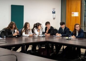 Córdoba debate una propuesta para regular las redes sociales de menores de edad: qué plantea