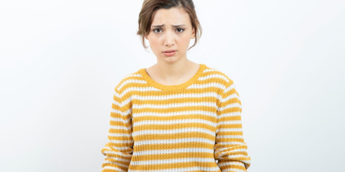 Adolescente con cara de desagrado (BalashMirzabey/Magnific).
