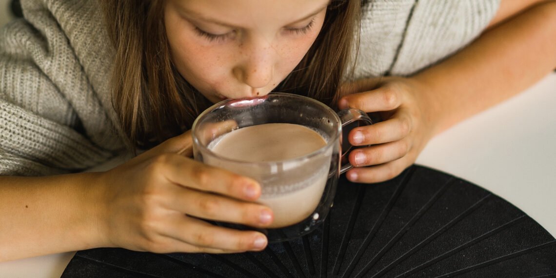 ¿Qué efecto tiene la cafeína en los chicos? Un estudio la relaciona con menos sueño y diferencias en el desarrollo cerebral