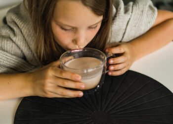 ¿Qué efecto tiene la cafeína en los chicos? Un estudio la relaciona con menos sueño y diferencias en el desarrollo cerebral
